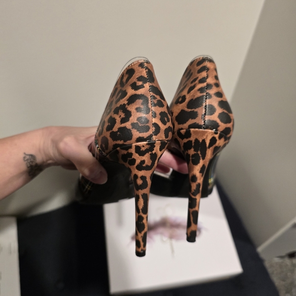 Jessica Simpson Women's Plaid and Leopard Heels - Picture 7 of 7